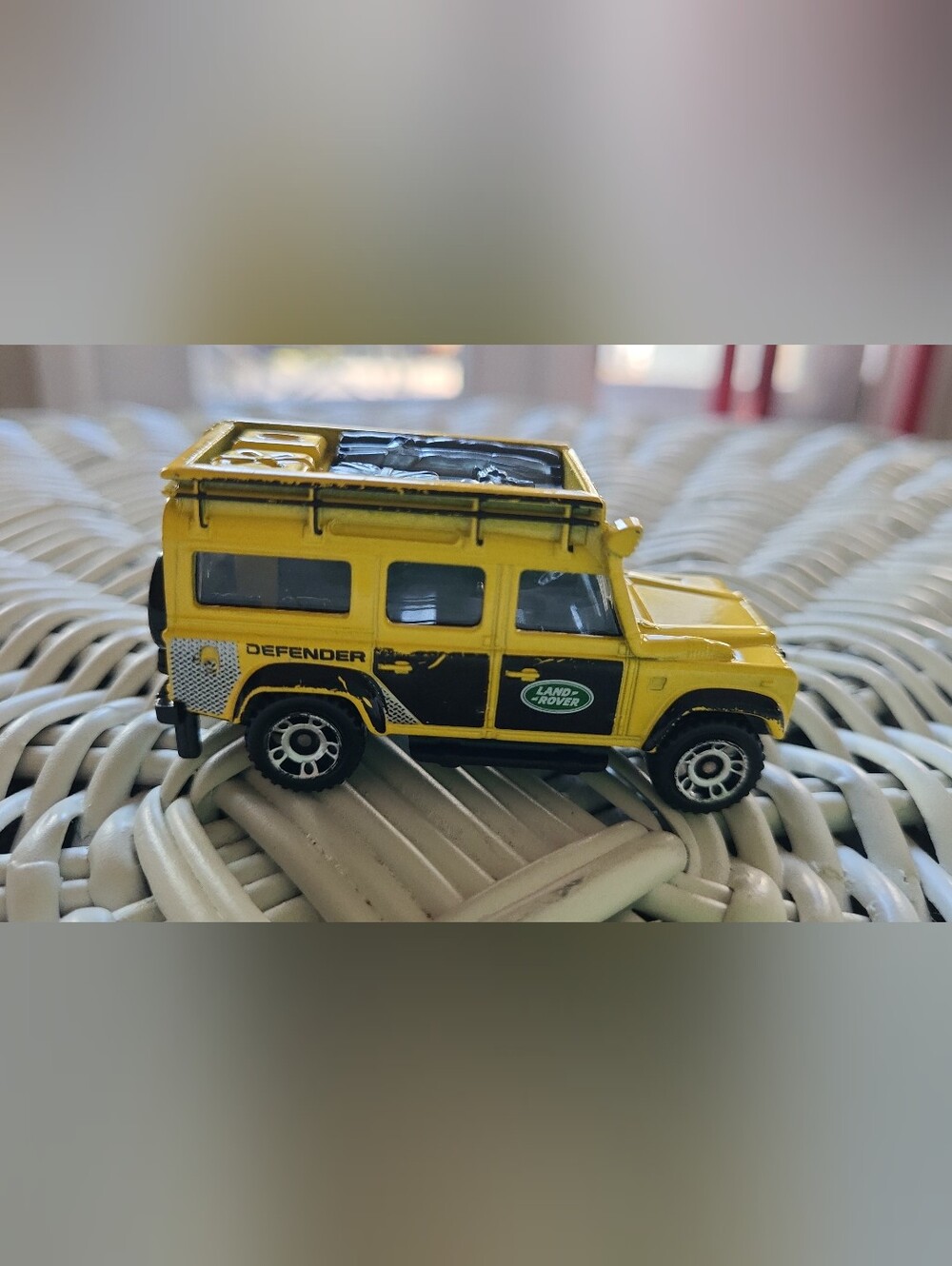 1997 Defender Yellow Toy SUV Matchbox Land Rover Defender 110 die-cast toy